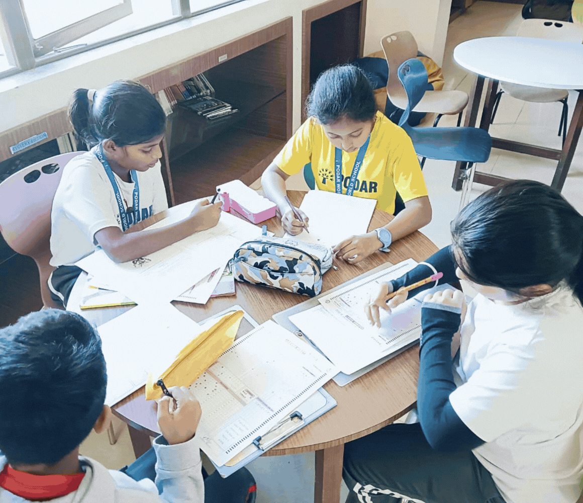 Students with iThinkers certificates